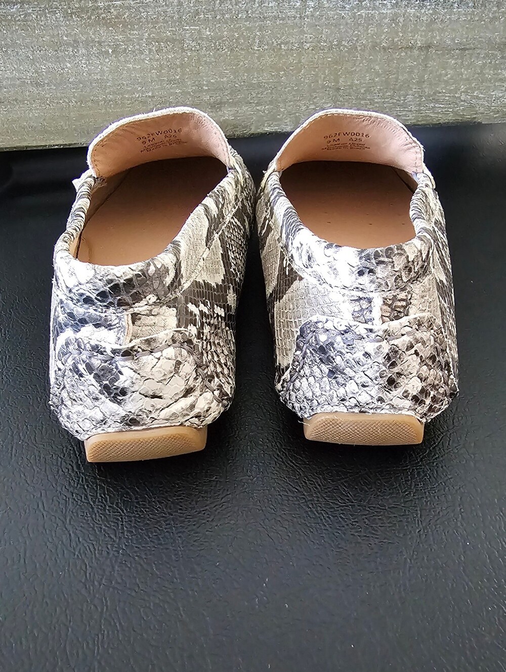 Flag LTD Women’s Leather Snakeskin-Print Penny Loafers Gray/Black Wht Sz 9 - Picture 3 of 8